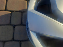 Load image into Gallery viewer, 1x Alufelge 17 Zoll 7.5&quot; 5x112 51ET VW Golf Rim Wheel