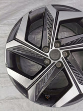 Load image into Gallery viewer, 1x Alufelge 19 Zoll 7.5&quot; 5x114.3 51ET 52910-N7300 Hyundai Tucson Rim Wheel