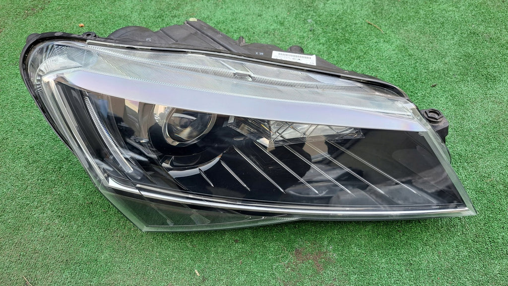 Frontscheinwerfer Skoda Superb III 3V1941016A Xenon Rechts Headlight