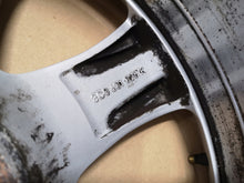 Laden Sie das Bild in den Galerie-Viewer, 1x Alufelge 17 Zoll 7.5&quot; 5x112 47ET Glanz Silber 3C0601025K VW Passat Rim Wheel