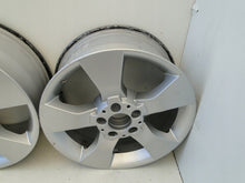 Laden Sie das Bild in den Galerie-Viewer, 4x Alufelge 17 Zoll 7.5" 5x112 47 5ET Glanz Silber A2044013602 Mercedes-Benz FEL7045439477ne
