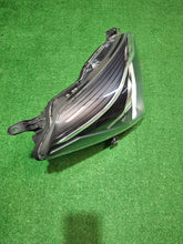 Laden Sie das Bild in den Galerie-Viewer, Frontscheinwerfer Toyota Yaris Rechts Scheinwerfer Headlight SCH9521144152lq