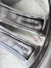 Laden Sie das Bild in den Galerie-Viewer, 1x Alufelge 17 Zoll 7.0&quot; 5x108 40 5ET Glanz Silber 31471309 Volvo S60 V60