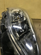 Laden Sie das Bild in den Galerie-Viewer, Frontscheinwerfer Ford Focus JX7B-13W030-AE JX7B-13W029-AE LED Rechts oder Links SCH1045635200yl