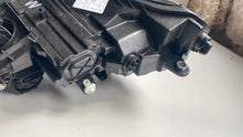 Laden Sie das Bild in den Galerie-Viewer, Frontscheinwerfer Skoda Enyaq 5LB941016G- Full LED Ein Stück (Rechts oder Links)