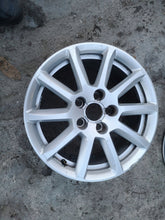 Load image into Gallery viewer, 1x Alufelge 16 Zoll 7.5&quot; 5x112 45ET Glanz Silber 8K0601025 Audi Rim Wheel