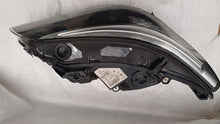 Laden Sie das Bild in den Galerie-Viewer, Frontscheinwerfer BMW 5 E60 E61 7044672-05 Rechts Scheinwerfer Headlight SCH3540059689ca