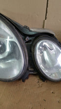 Laden Sie das Bild in den Galerie-Viewer, Frontscheinwerfer Mercedes-Benz W211 154353 Ein Stück (Rechts oder Links) SCH2285081531ac