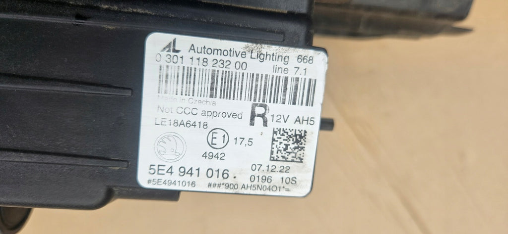 Frontscheinwerfer Skoda Octavia IV 5E4941016 Rechts Scheinwerfer Headlight SCH8042758134nd