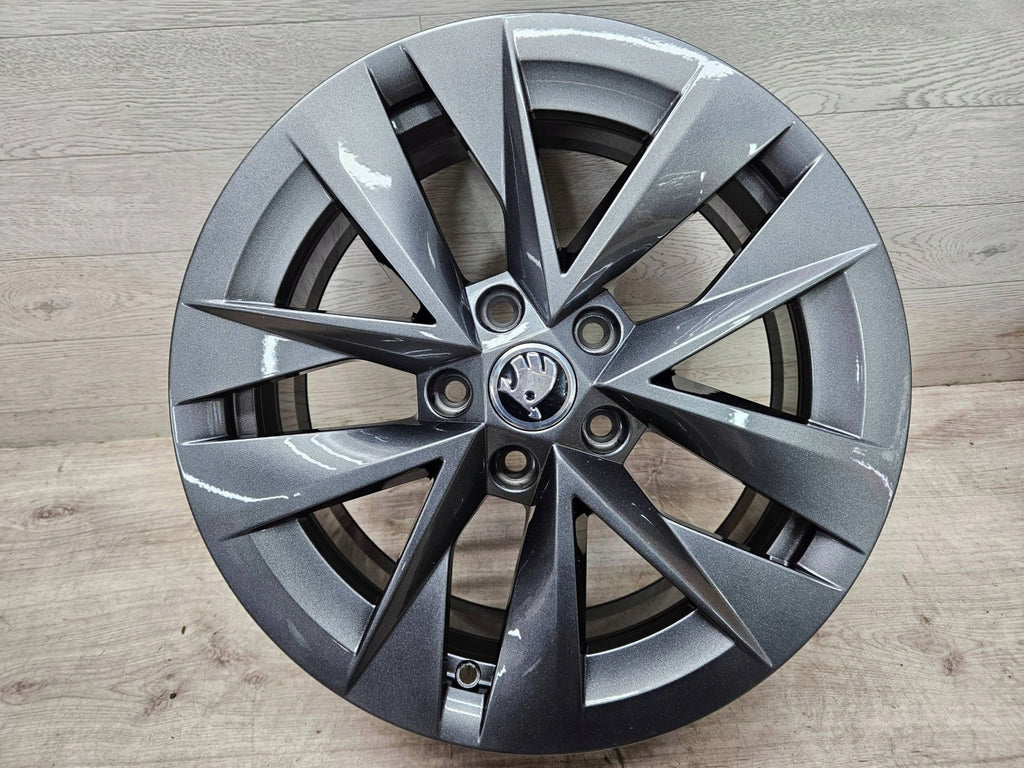 4x Alufelge 17 Zoll 7.0" 5x112 46ET Glanz Silber 5E3601025E Mg Octavia I FEL8888002154uo