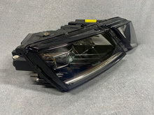 Laden Sie das Bild in den Galerie-Viewer, Frontscheinwerfer Skoda Octavia III 5E1941016 Xenon Rechts Headlight SCH1508374982wv