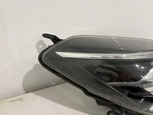 Laden Sie das Bild in den Galerie-Viewer, Frontscheinwerfer Toyota Yaris 0D-197 0D-198 0D-199 0D-200 III0D-197 LED Rechts SCH8453732592yv