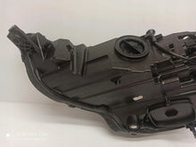 Laden Sie das Bild in den Galerie-Viewer, Frontscheinwerfer Audi A3 8Y0941011 8Y0941012 LED Ein Stück (Rechts oder Links)