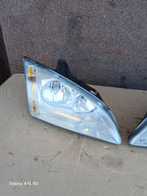 Laden Sie das Bild in den Galerie-Viewer, Frontscheinwerfer Ford Focus I Ein Satz Scheinwerfer Headlight SCH3428619046uv