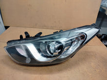 Laden Sie das Bild in den Galerie-Viewer, Frontscheinwerfer Hyundai I30 92101A6060 Links Scheinwerfer Headlight SCH2867729559fx