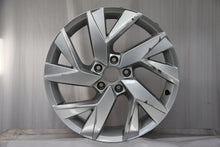 Laden Sie das Bild in den Galerie-Viewer, 1x Alufelge 18 Zoll 7.0&quot; 5x112 43ET Glanz Silber 5NA601025 VW Rim Wheel