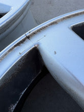 Load image into Gallery viewer, 4x Alufelge 16 Zoll 7.0" 5x108 50ET Glanz Silber Volvo V70 Iii Rim Wheel FEL3996061169ba