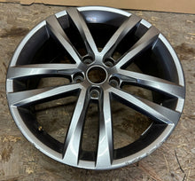 Laden Sie das Bild in den Galerie-Viewer, 1x Alufelge 18 Zoll 7.5" 5x112 51ET Glanz Grau 5G0601025AF VW Golf Vii Rim Wheel FEL5159097470wf