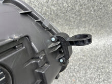 Load image into Gallery viewer, Frontscheinwerfer Skoda Octavia III 5E1941017B Links Scheinwerfer Headlight SCH3440404158kt