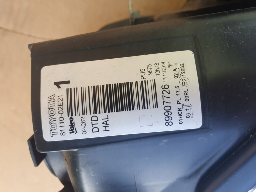 Frontscheinwerfer Toyota Auris 81110-02E21 Rechts Scheinwerfer Headlight