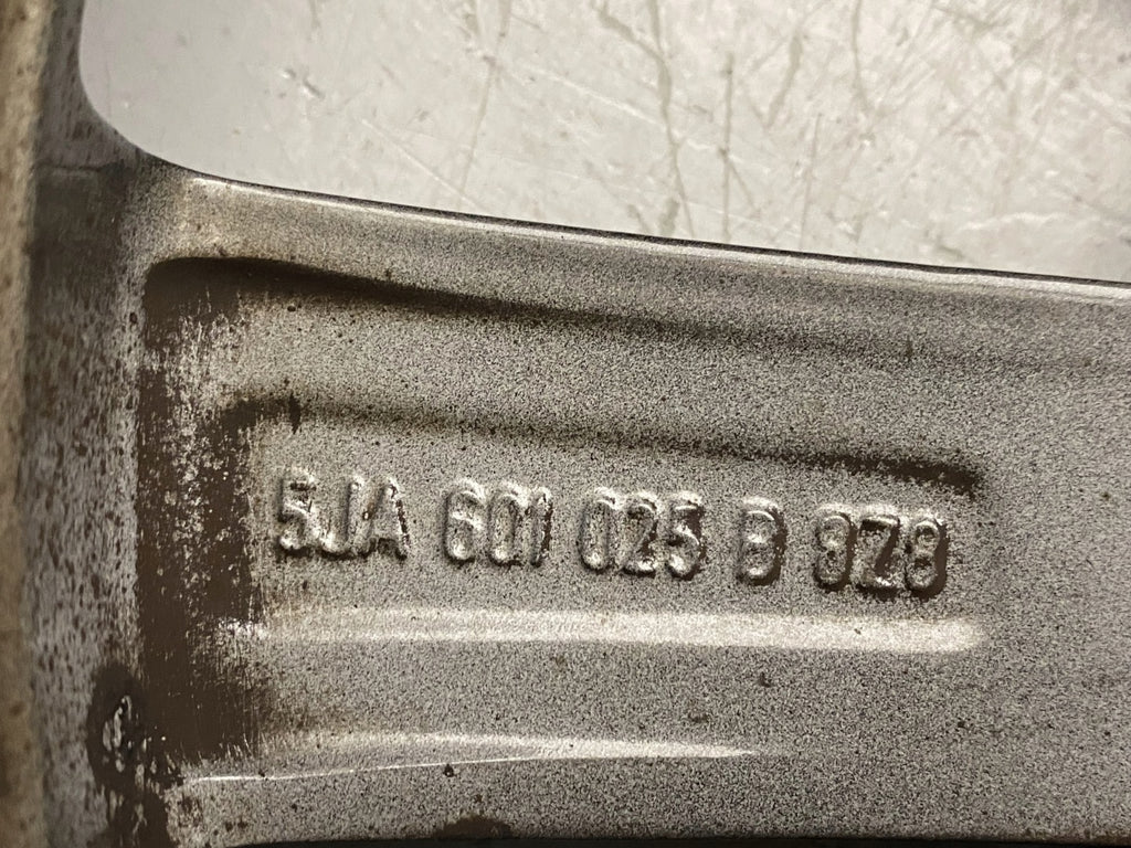 1x Alufelge 16 Zoll 7.0" 5x100 46ET Glanz Silber 5JA601025B Skoda Rapid FEL7081613713lw