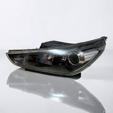 Laden Sie das Bild in den Galerie-Viewer, Frontscheinwerfer Hyundai I30 Fastback 92101-G4060 Halogen Links Headlight