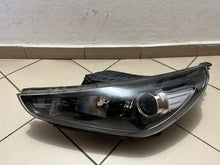 Laden Sie das Bild in den Galerie-Viewer, Frontscheinwerfer Hyundai I30 Fastback 92101-G4060 Halogen Links Headlight