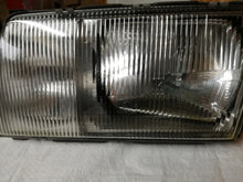 Laden Sie das Bild in den Galerie-Viewer, Frontscheinwerfer Mercedes-Benz W126 1268209461 0301065705 Links Headlight SCH2423789979hi