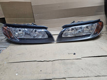 Laden Sie das Bild in den Galerie-Viewer, Frontscheinwerfer Volvo S80 II V70 I 8635078 Ein Stück (Rechts oder Links) SCH1646374345nv