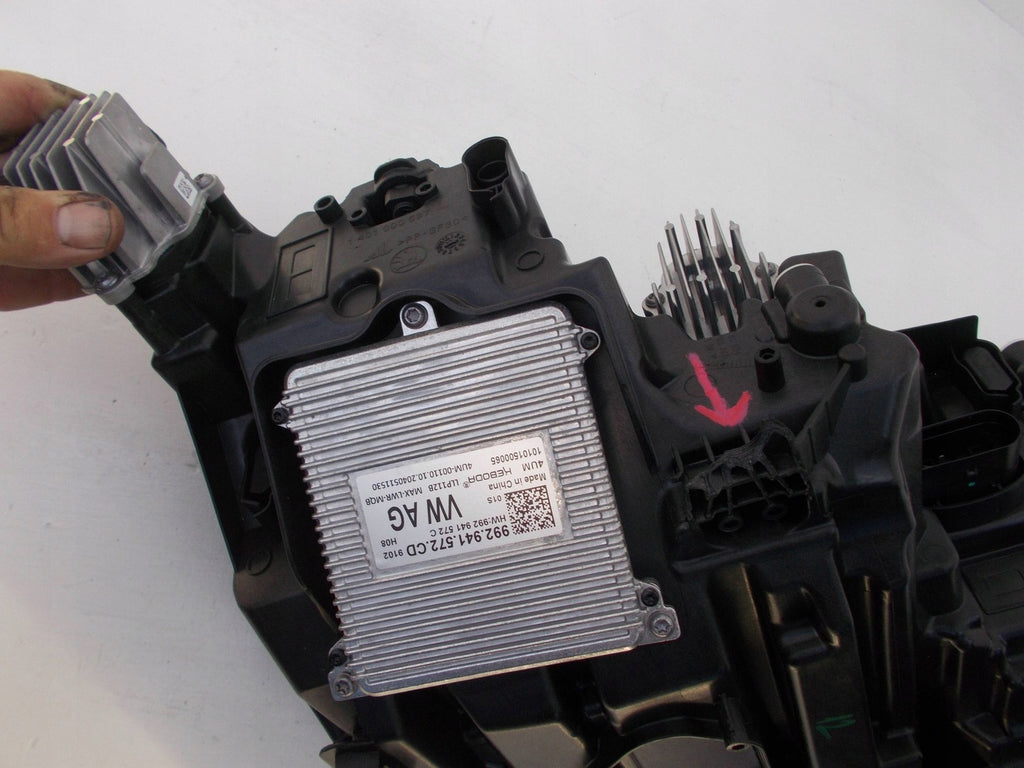 Frontscheinwerfer Skoda Octavia 03011182330 5E4941015A Links Headlight SCH6728111244sk