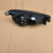 Laden Sie das Bild in den Galerie-Viewer, Frontscheinwerfer Skoda Octavia I 5E4941015A LED Links Scheinwerfer Headlight SCH8020584773sv