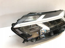 Laden Sie das Bild in den Galerie-Viewer, Frontscheinwerfer Dacia Sandero III Logan 260601750R Links Headlight