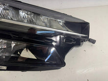 Laden Sie das Bild in den Galerie-Viewer, Frontscheinwerfer Skoda Karoq 57B941010 LED Rechts Scheinwerfer Headlight SCH2468199050hp