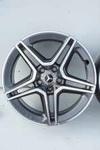 Load image into Gallery viewer, 4x Alufelge 18 Zoll 7.5&quot; 5x112 44ET Glanz Schwarz A2054019500 Mercedes-Benz W205