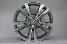 Laden Sie das Bild in den Galerie-Viewer, 1x Alufelge 18 Zoll 7.5&quot; 5x112 44ET A2054012802 Mercedes-Benz A205 Rim Wheel