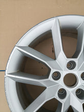 Laden Sie das Bild in den Galerie-Viewer, 1x Alufelge 18 Zoll 7.5&quot; 5x112 51ET Glanz Silber 5E0601025 Skoda Octavia Iii
