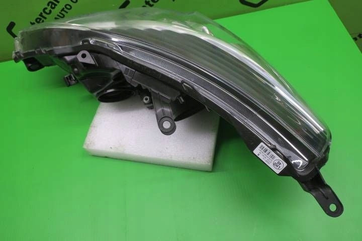 Frontscheinwerfer Toyota Verso 81110-0F161-00 Rechts Scheinwerfer Headlight SCH2140916440rx