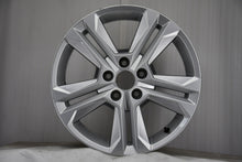 Laden Sie das Bild in den Galerie-Viewer, 1x Alufelge 17 Zoll 7.0" 5x112 45ET Glanz Silber 81A601025AJ Audi Rim Wheel FEL4678111744wl