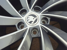 Laden Sie das Bild in den Galerie-Viewer, 1x Alufelge 18 Zoll 7.5&quot; 5x112 51ET Graphit 5E0601025AS Skoda Superb III Octavia