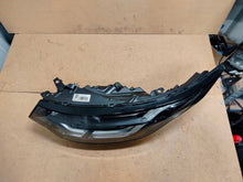 Laden Sie das Bild in den Galerie-Viewer, Frontscheinwerfer Land Rover I Discovery V HY32-13W030-EC Full LED Links SCH9938228922ku