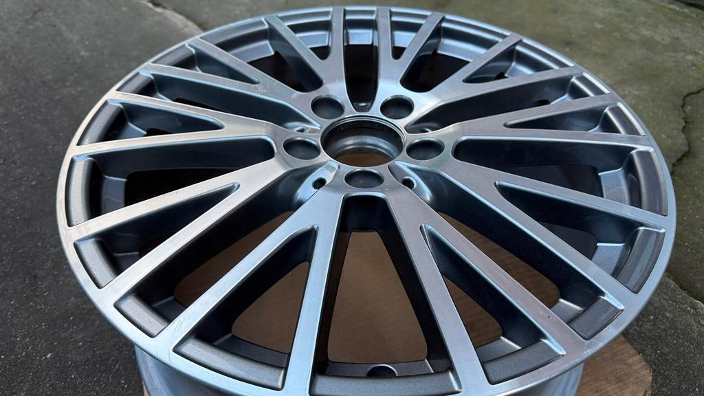 1x Alufelge 18 Zoll 7.5" 5x112 49ET Glanz Schwarz A1774010600 Mercedes-Benz W177 FEL3095432112zu