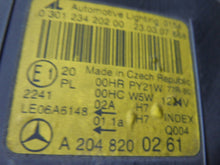 Laden Sie das Bild in den Galerie-Viewer, Frontscheinwerfer Mercedes-Benz W204 A2018200261 Ein Stück (Rechts oder Links) SCH3394274918tu