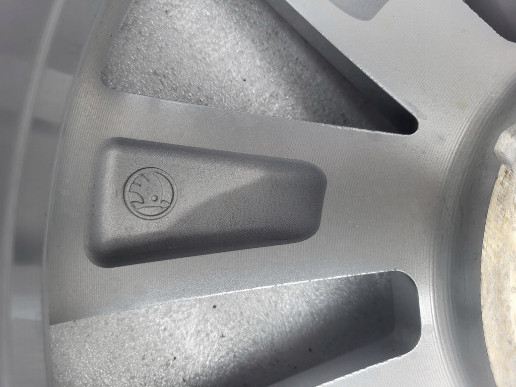 1x Alufelge 16 Zoll 6.0" 5x100 38ET Glanz Silber 657601025AJ Skoda Scala Kamiq FEL4320244228jn