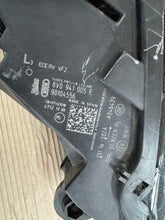 Laden Sie das Bild in den Galerie-Viewer, Frontscheinwerfer Audi A3 8V0941005E Xenon Links Scheinwerfer Headlight