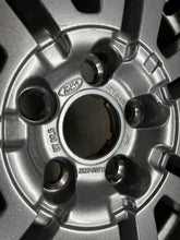 Laden Sie das Bild in den Galerie-Viewer, 1x Alufelge 16 Zoll 6.5&quot; 5x108 52 5ET Glanz Silber 3M51-GB Ford Focus Cmax