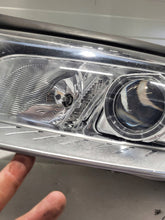 Laden Sie das Bild in den Galerie-Viewer, Frontscheinwerfer Volvo V70 S80 31353532 Xenon Links Scheinwerfer Headlight SCH1158137288ld