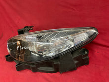 Laden Sie das Bild in den Galerie-Viewer, Frontscheinwerfer Renault Fluence 260608653R Xenon Links Scheinwerfer Headlight SCH3641137404kn