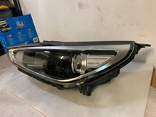 Laden Sie das Bild in den Galerie-Viewer, Frontscheinwerfer Hyundai I30 III G492122010 LED Links Scheinwerfer Headlight