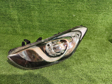 Laden Sie das Bild in den Galerie-Viewer, Frontscheinwerfer Hyundai I30 92101A6060 Links Scheinwerfer Headlight SCH6750405641tq