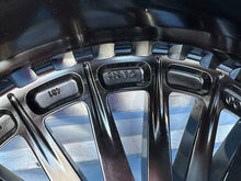 Laden Sie das Bild in den Galerie-Viewer, 1x Alufelge 20 Zoll A2434010600 Mercedes-Benz Eqa Amg Rim Wheel FEL3170601130vs